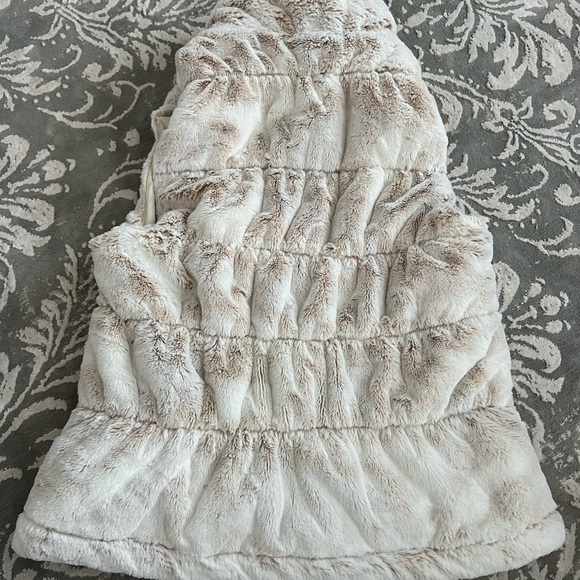 Faux fur vest - Picture 2 of 3